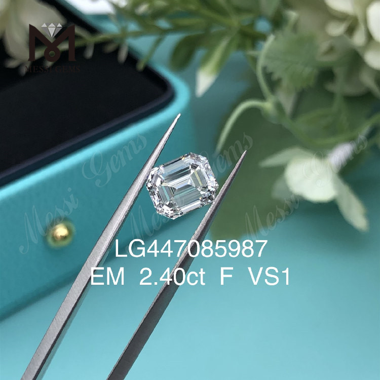 2,40 karat F VS1 EMERALD CUT laboratoriedyrkede diamanter